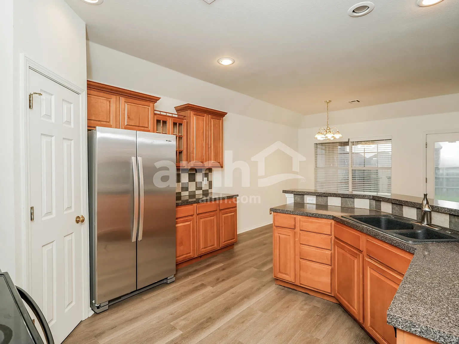 4 bed, 2.0 bath, 2002 sqft, $2,015 — Photo 4