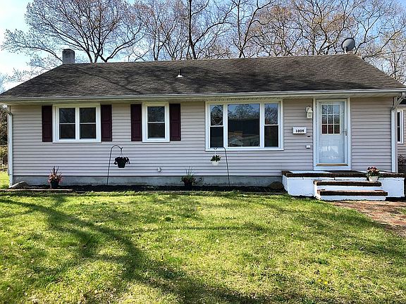 2nd image of 1009 Huntington Ave