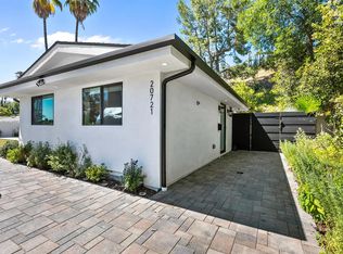 20721 Collins St, Woodland Hills, CA 91367