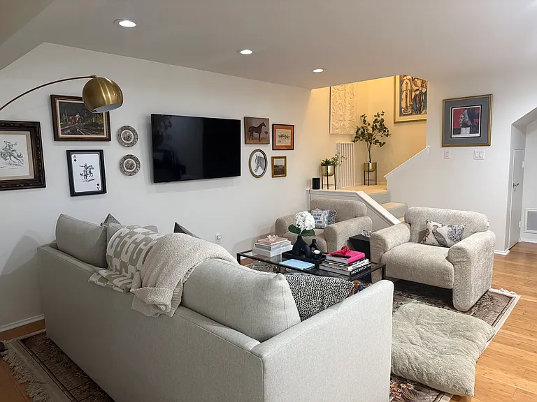 4104 Wycliff Ave — Photo 9