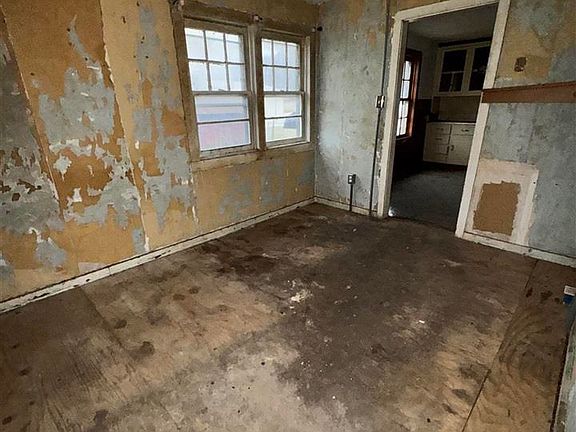 3rd image of 1731 Main St