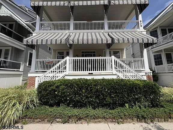 2nd image of 907 2nd St APT 1
