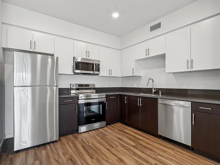 Cloud Nine Luxury Apartments — Photo 25