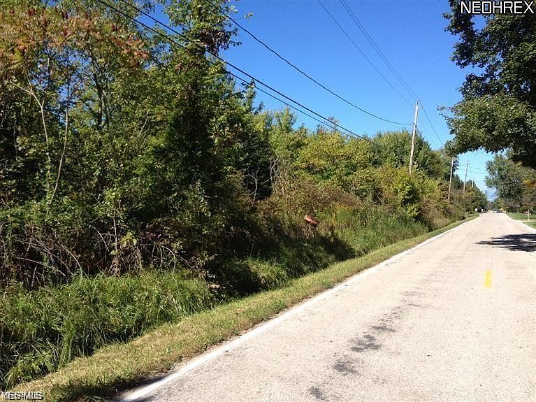 2nd image of W Maple Rd