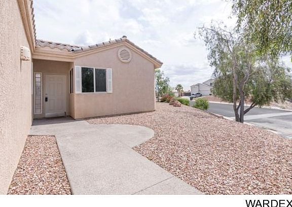 4th image of 2018 Santa Fe Dr