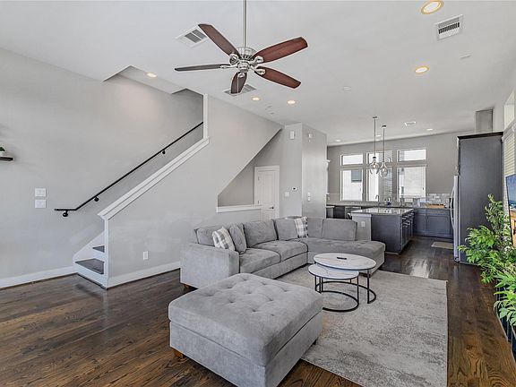 5th image of 2114 Sabine St