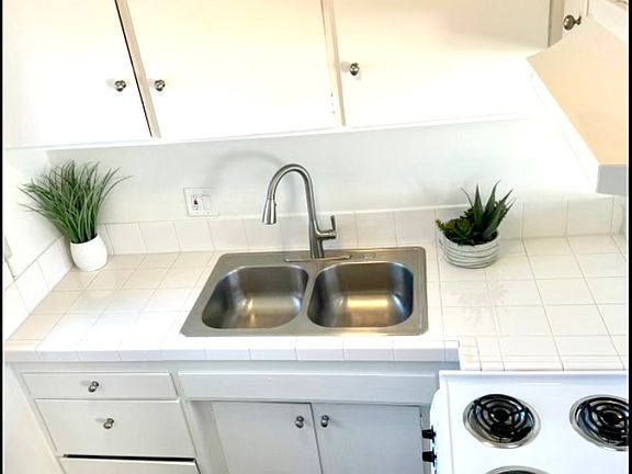5th image of 16915 Crenshaw Blvd #10