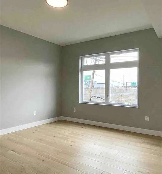 60 Cross St E #312 — Photo 6