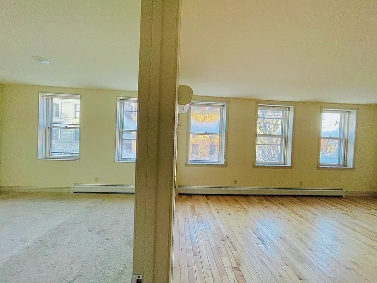 191 College St #303 — Photo 32