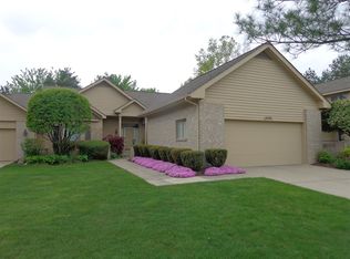8092 Hawkcrest Dr, Grand Blanc, MI 48439