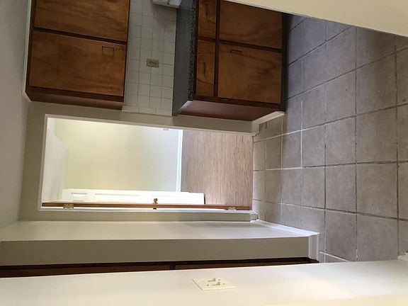 3rd image of 1750 Cromwell Dr APT 2