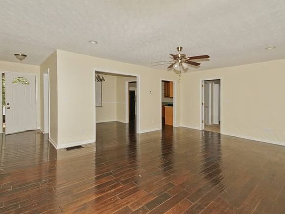 3rd image of 3070 Carmel Dr