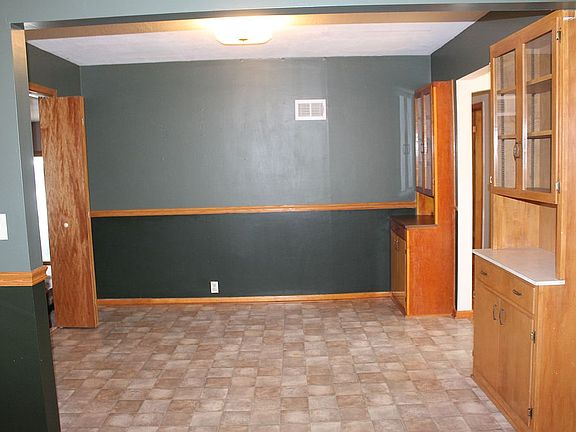 5th image of 700 N Main St