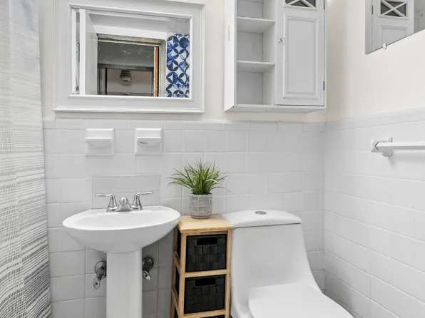 40 Clinton Street image 7 of 11