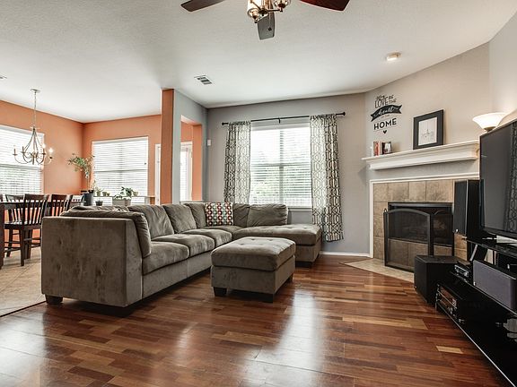 4th image of 920 Starling Ln