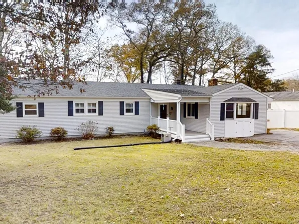 5 Spring Knoll Dr, Pasadena, MD 21122