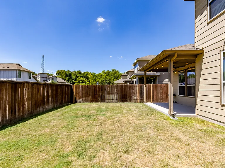 1005 Cold Bear Cv — Photo 29