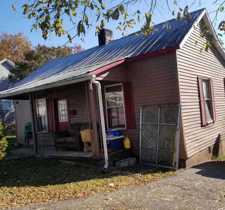 2nd image of 819 Vale St