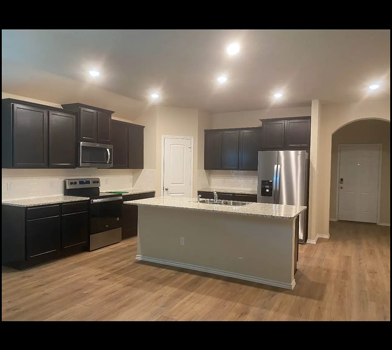 3 bed, 2150 sqft, $2,300 — Photo 2