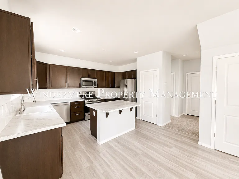 2532 Filbert Ave — Photo 7