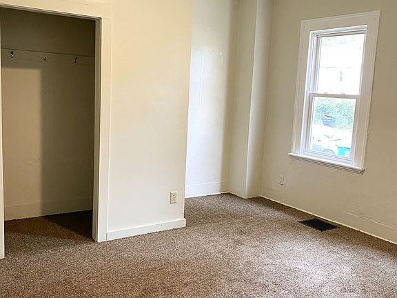 3rd image of 1015 Quarry Ave NW