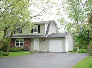 1275 Glen Carlyn Dr, Farmington, NY 14425