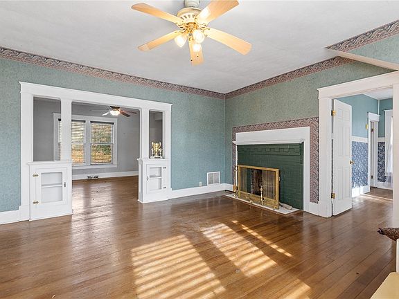 3rd image of 303 N 2nd St