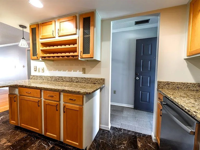 110 N Tremain St #202 — Photo 5