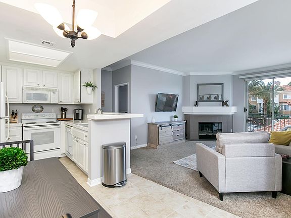 5th image of 2150 Camino De La Reina Unit 207
