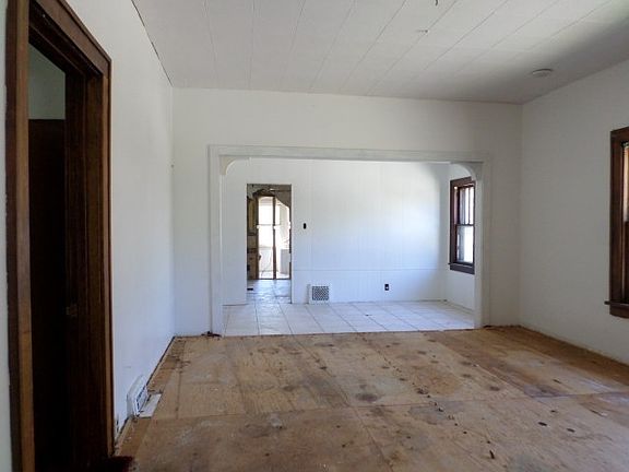 2nd image of 801 Oakland Ave