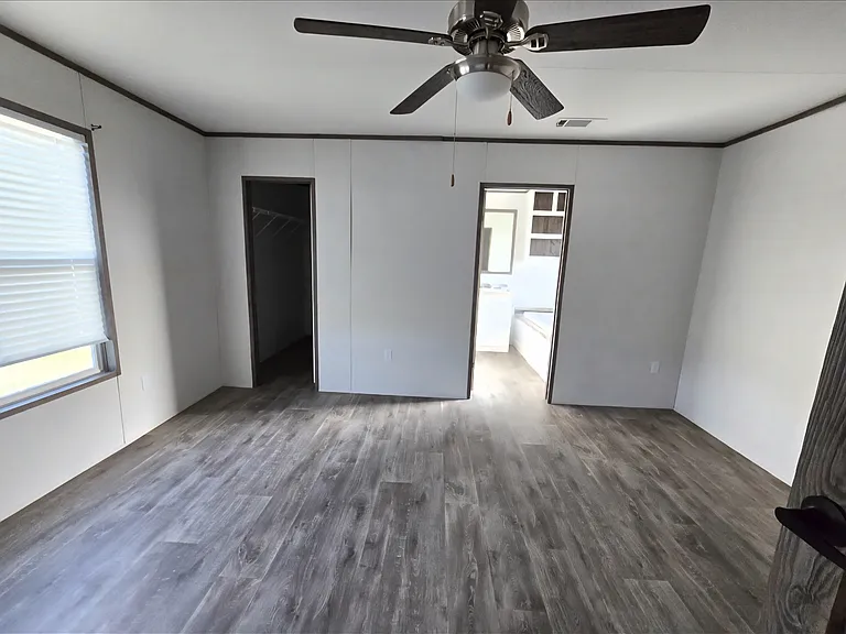 211 FM 2547 — Photo 12