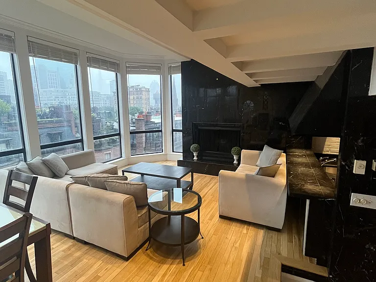 115 Beacon St #PENTHOUSE — Photo 1