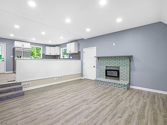 4th image of 3961 Klein Ave