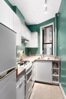 3rd image of 225 W 25th St APT 4L