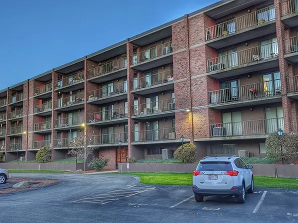 148 Marble St APT 405, Stoneham, MA 02180