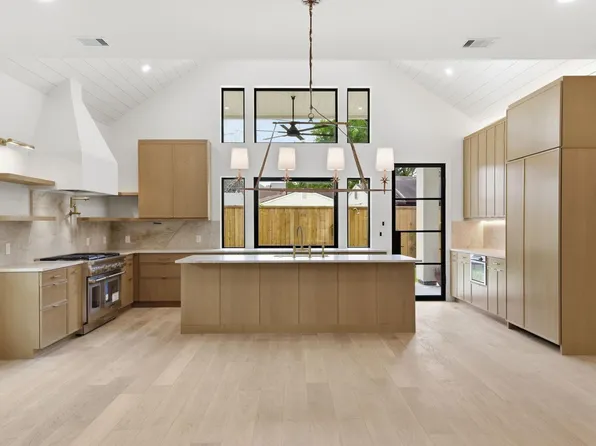 959 Althea Dr, Houston, TX 77018