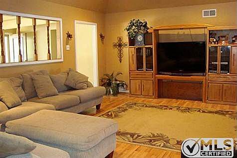 2nd image of 1927 Briarwood Ln