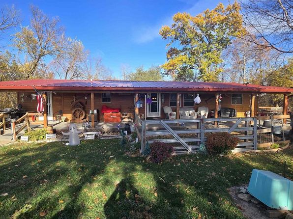 11129 St Charles Road, Cassville, WI 53806