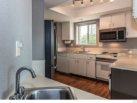 3rd image of 23501 Lakeview Dr