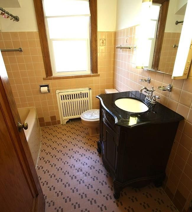 2nd image of 5021 W Newport Ave