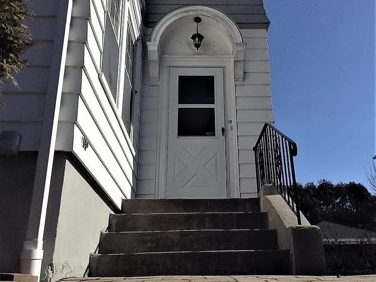 15-17 Foster Ct — Photo 2
