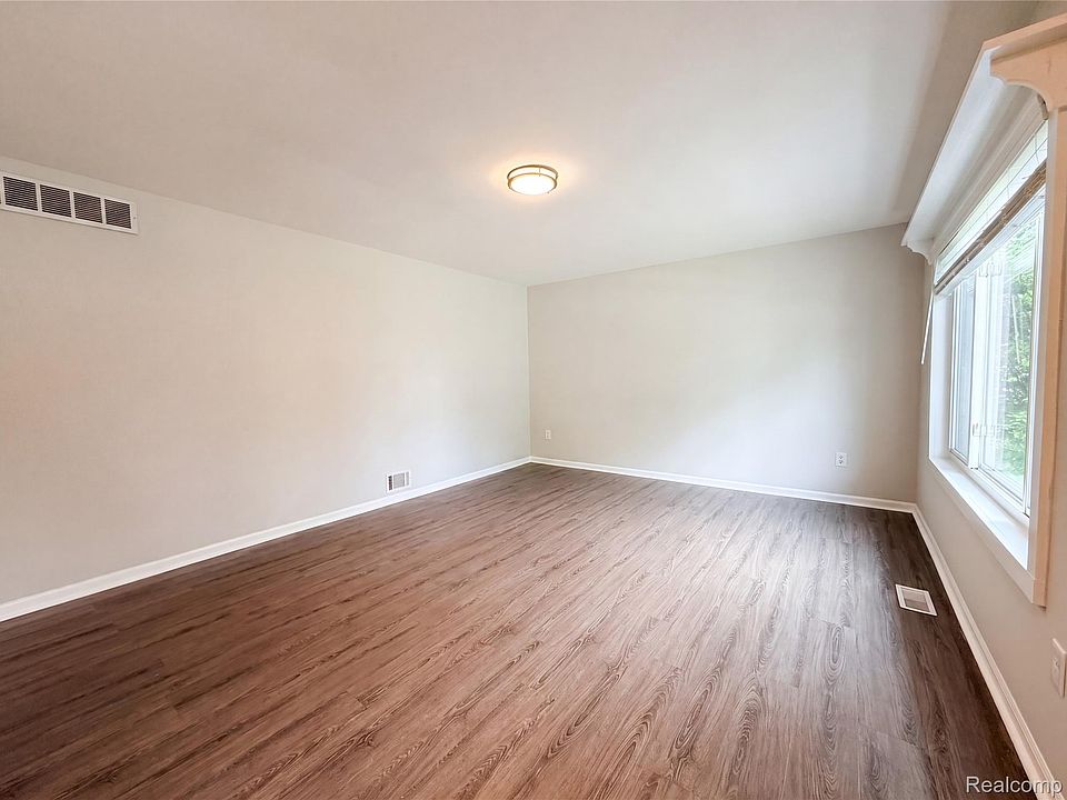 42195 Fairview Dr, photo 6