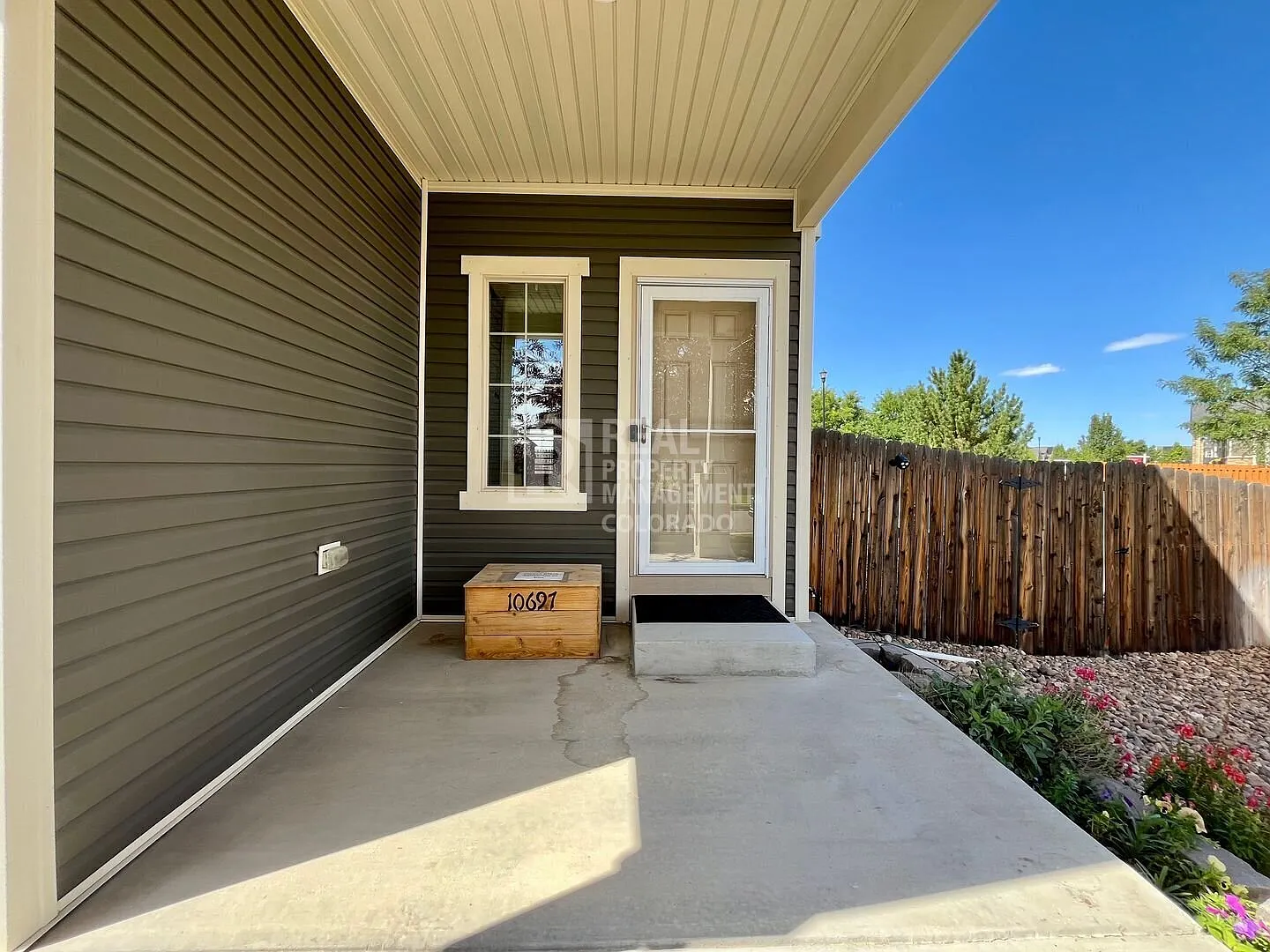 Beautiful 4-Bedroom Home with 3-Car Garage — Photo 3
