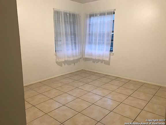 5th image of 4208 Lazy Oak Dr