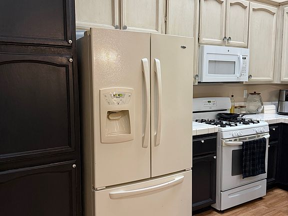 5th image of 1332 Walden Dr
