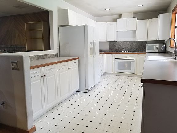 4th image of 19005 Ballinger Way NE