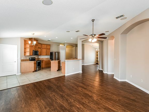 4th image of 10189 Carriage House Ct