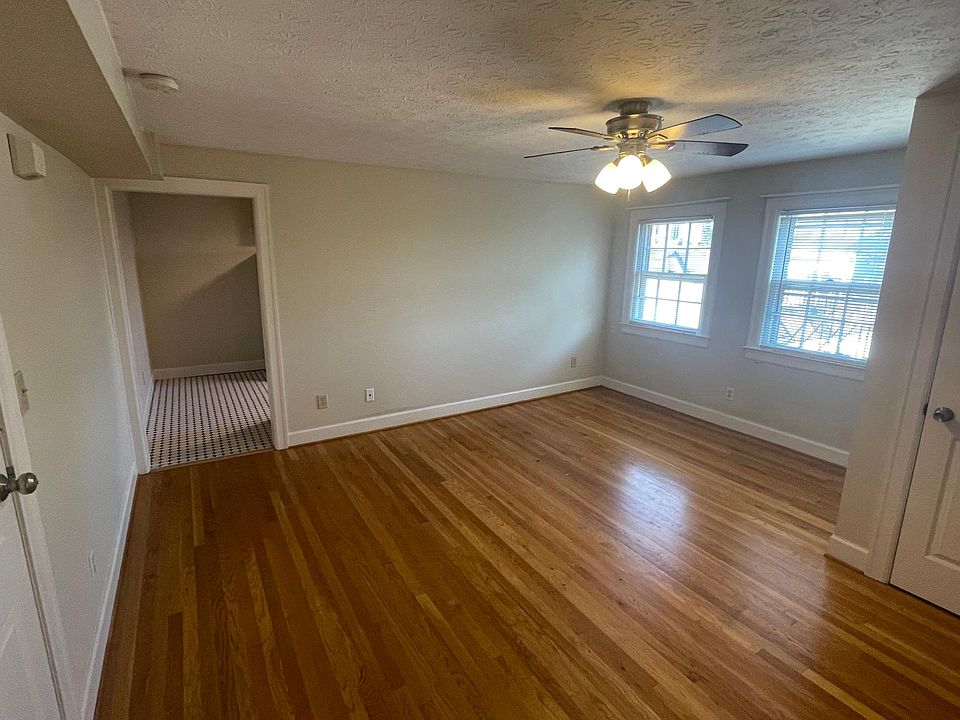 2nd image of 1610 Nicholasville Rd #11