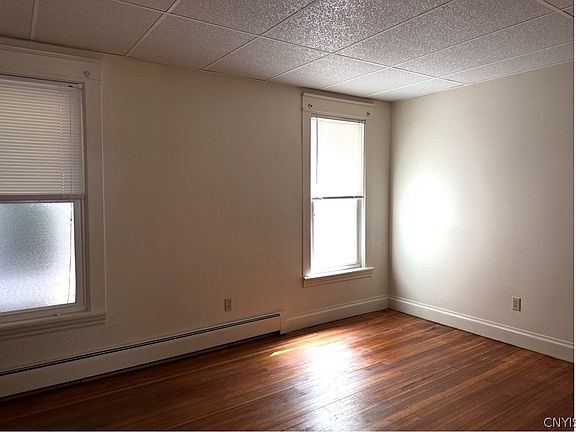 4th image of 442 Main St
