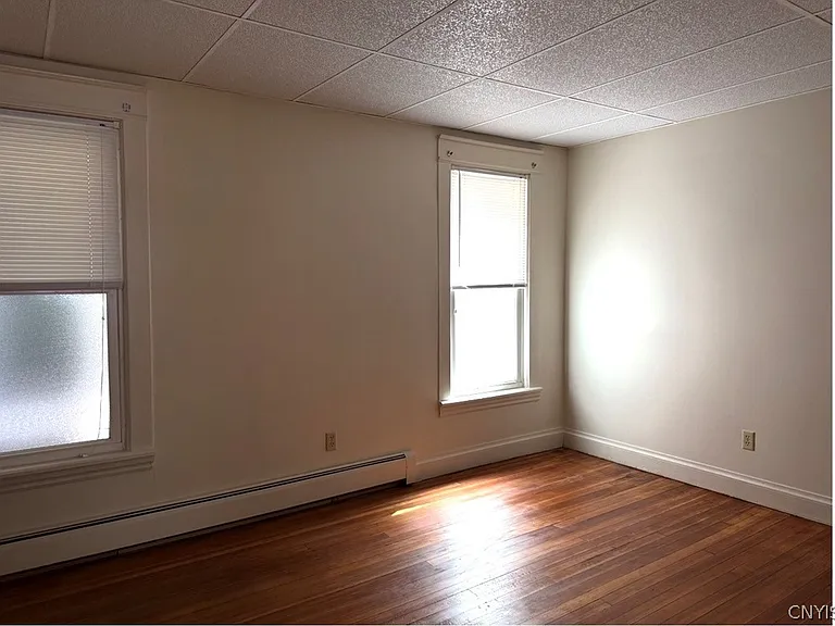 442 Main St — Photo 4
